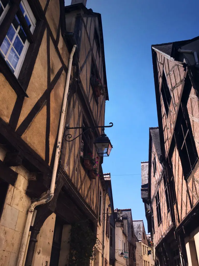 chinon streets france