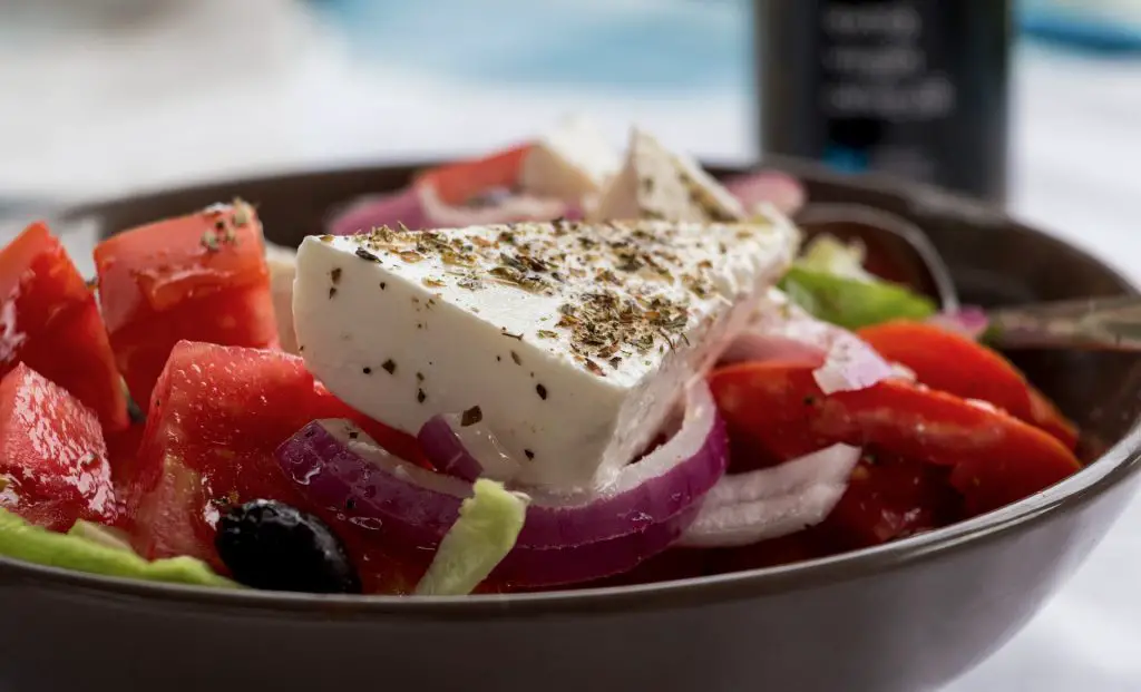 greek salad wine pairing
